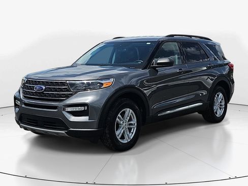 Used 2023 Ford Explorer XLT w/ Equipment Group 202A AWD/4WD image 11