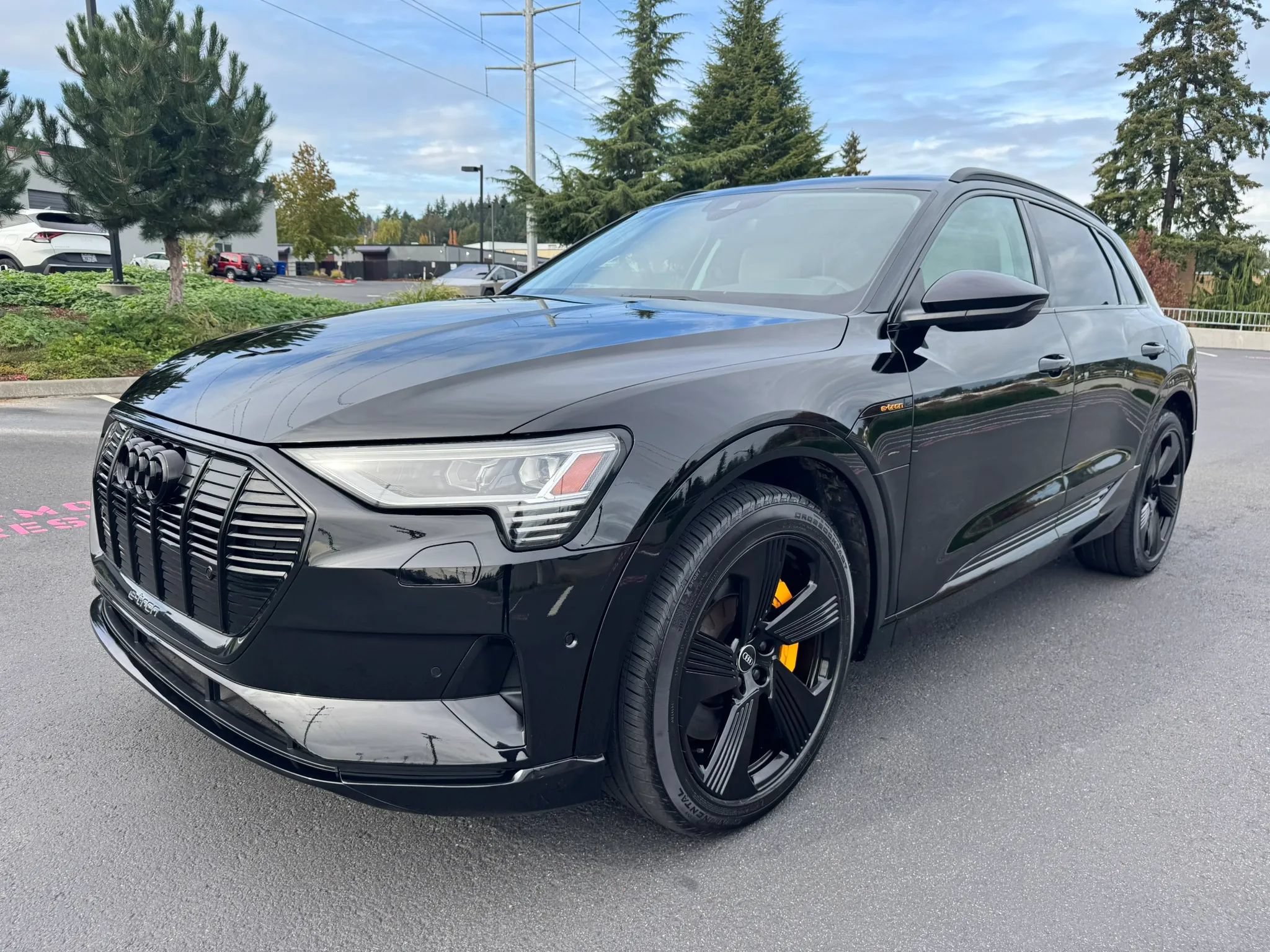 Used 2022 Audi e-tron Premium Plus w/ Premium Plus Package AWD/4WD image 4