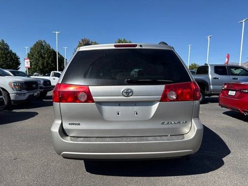 Used 2010 Toyota Sienna LE w/ Towing Prep Pkg FWD image 5