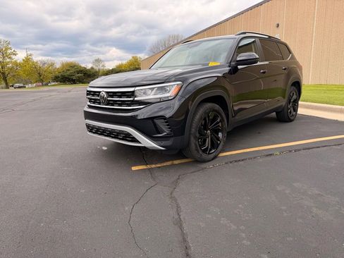 Used 2023 Volkswagen Atlas SE w/ Panoramic Sunroof Package FWD image 6