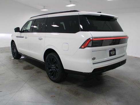 New 2025 Lincoln Navigator L Reserve w/ Jet Appearance Package image 6