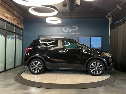 Used 2020 Buick Encore Essence AWD/4WD image 2
