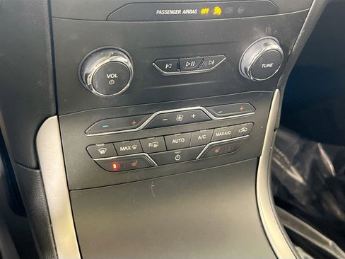 Used 2020 Ford Edge SEL w/ Convenience Package image 16