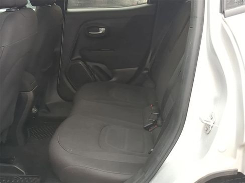 Used 2019 Jeep Renegade Latitude w/ Cold Weather Group image 26