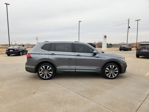 Used 2022 Volkswagen Tiguan SEL R-Line image 7
