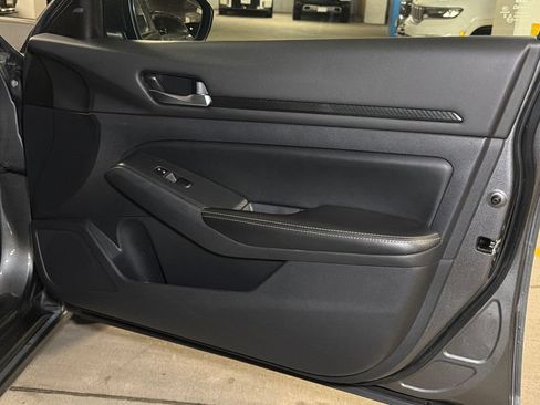Used 2024 Nissan Altima 2.5 SV AWD/4WD image 12