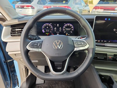 New 2026 Volkswagen Tiguan SE FWD image 16