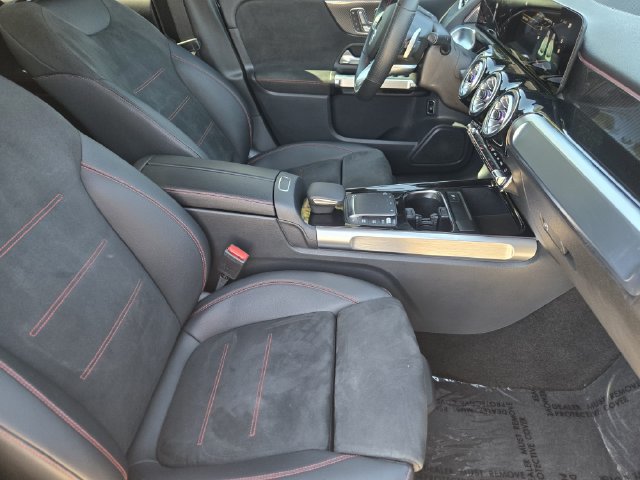 Used 2023 Mercedes-Benz GLB 250 w/ AMG Line image 8