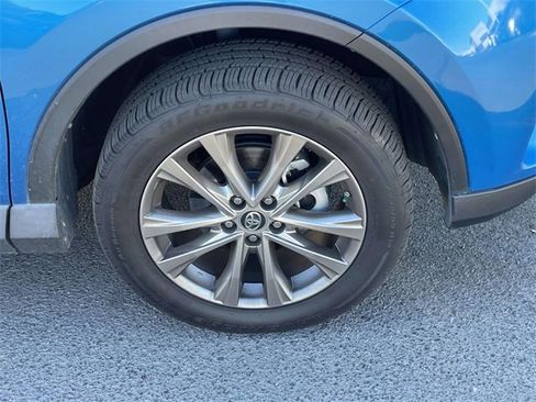 Used 2018 Toyota RAV4 Limited image 7