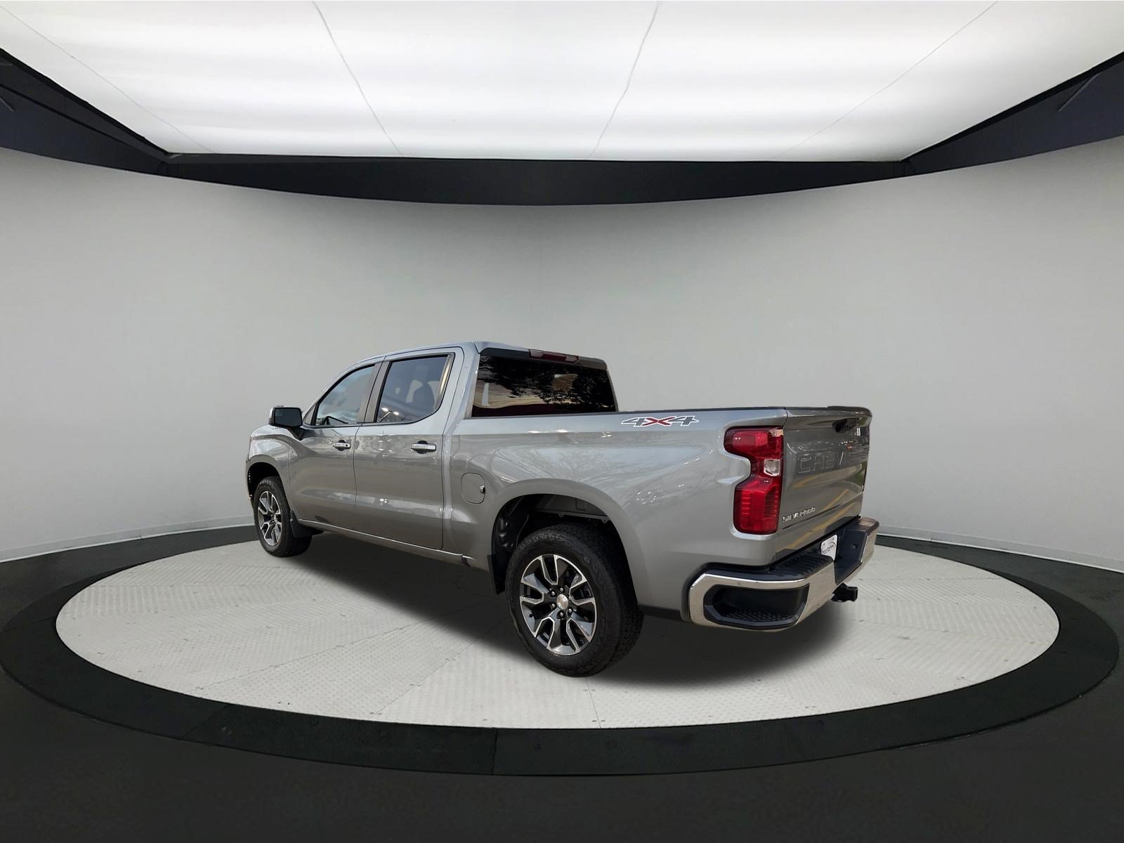 Used 2024 Chevrolet Silverado 1500 LT AWD/4WD image 5