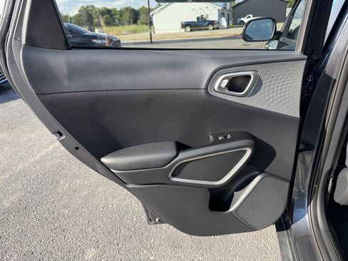 Used 2021 Kia Soul LX FWD image 16