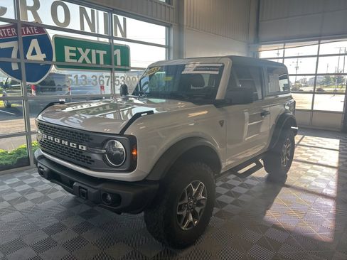 Used 2023 Ford Bronco Badlands image 3