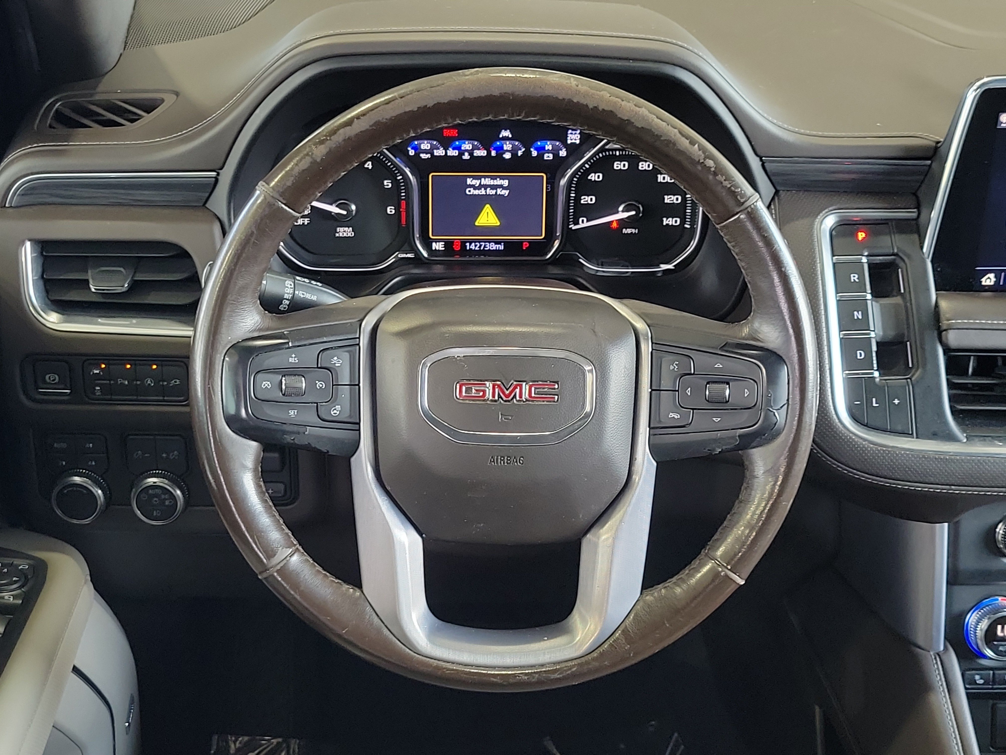 Used 2021 GMC Yukon XL SLT w/ SLT Luxury Plus Package AWD/4WD image 16