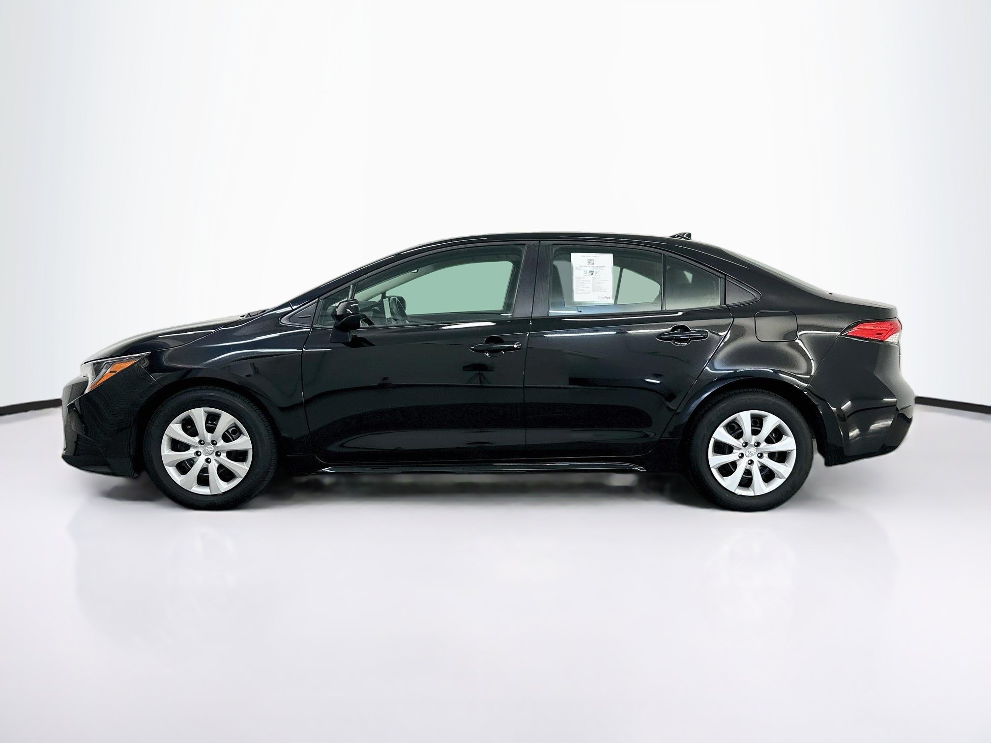Used 2026 Toyota Corolla LE FWD image 4