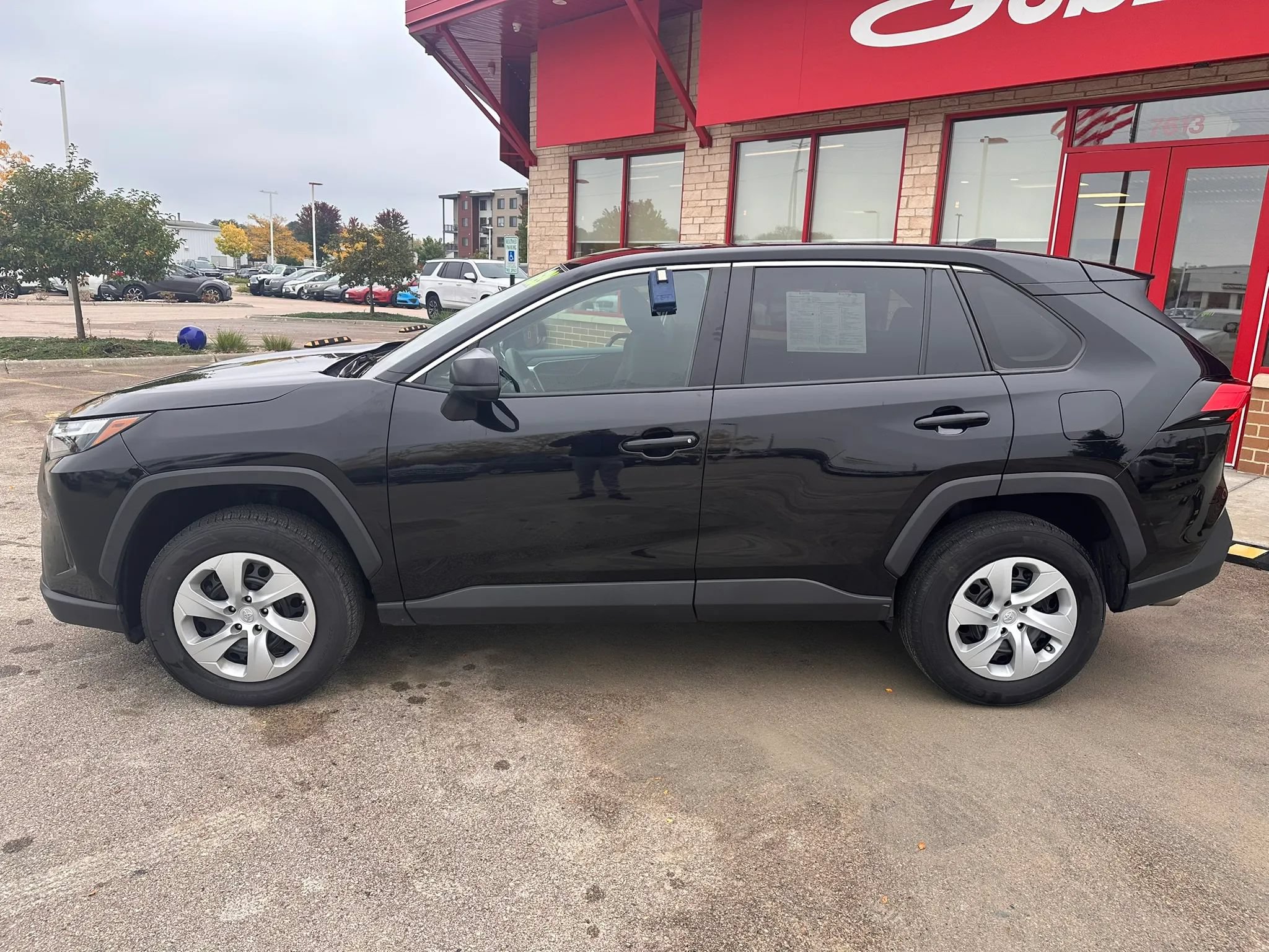Used 2024 Toyota RAV4 LE AWD/4WD image 9