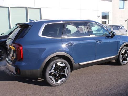 Certified 2024 Kia Telluride S w/ S Sunroof Package AWD/4WD image 31