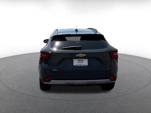 Used 2025 Chevrolet Trax LT FWD image 12