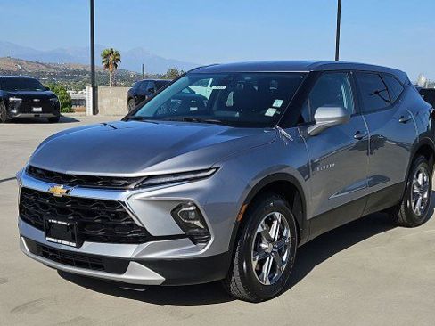 Used 2025 Chevrolet Blazer LT image 1