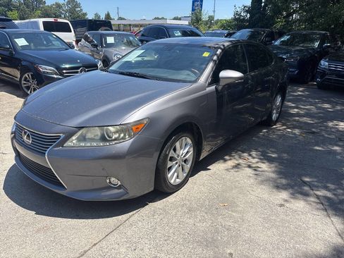 Used 2015 Lexus ES 300h FWD image 2