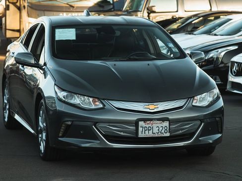 Used 2016 Chevrolet Volt Premier w/ Driver Confidence Package image 3