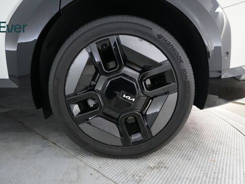 Used 2024 Kia EV9 GT-Line AWD/4WD image 9