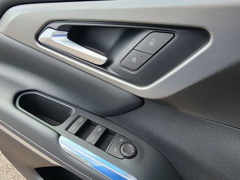 New 2025 Chevrolet Traverse LT image 12