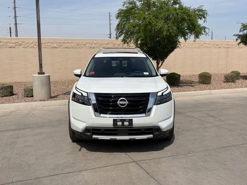 Used 2025 Nissan Pathfinder Platinum w/ Cargo Package image 5