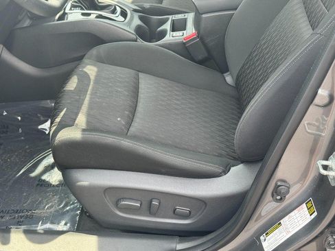 Used 2020 Nissan Rogue SV AWD/4WD image 19