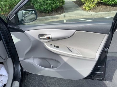 Used 2011 Toyota Corolla LE FWD image 13