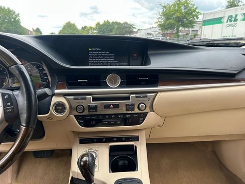 Used 2015 Lexus ES 350 w/ Luxury Package FWD image 8