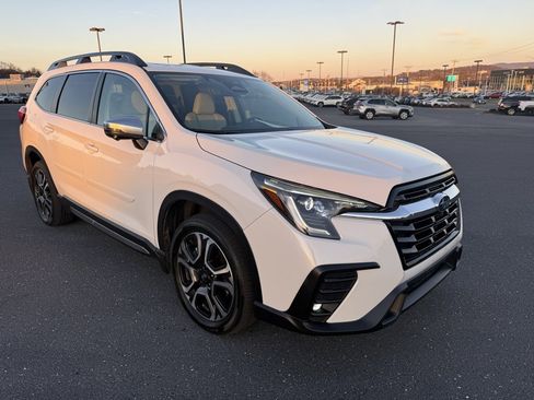 Certified 2023 Subaru Ascent Limited w/ Technology Package image 4