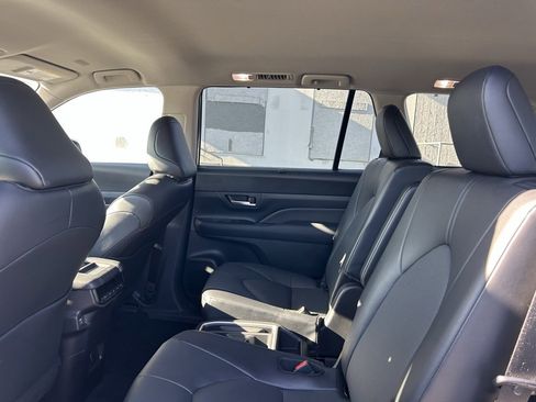 Certified 2025 Toyota Grand Highlander XLE image 12