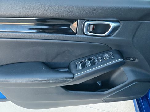 Used 2022 Honda Civic Touring image 30