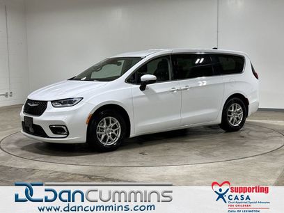Used 2023 Chrysler Pacifica Touring-L