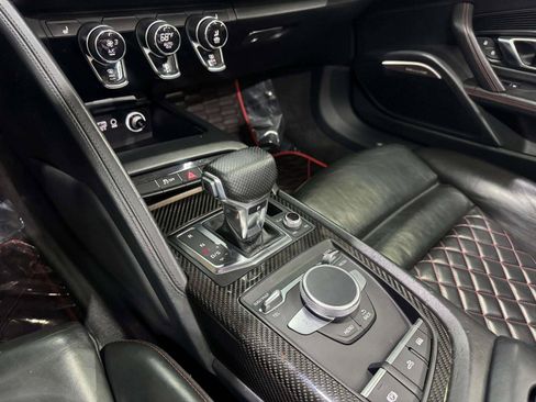 Used 2017 Audi R8 V10 w/ Carbon Exterior Package AWD/4WD image 51