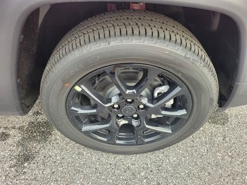 New 2026 Jeep Compass Latitude image 18