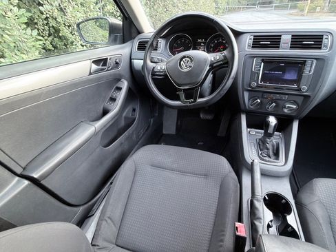 Used 2016 Volkswagen Jetta SE FWD image 34