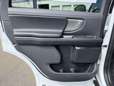 Used 2025 Ford Expedition Platinum AWD/4WD image 12