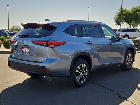 Used 2022 Toyota Highlander XLE FWD image 5