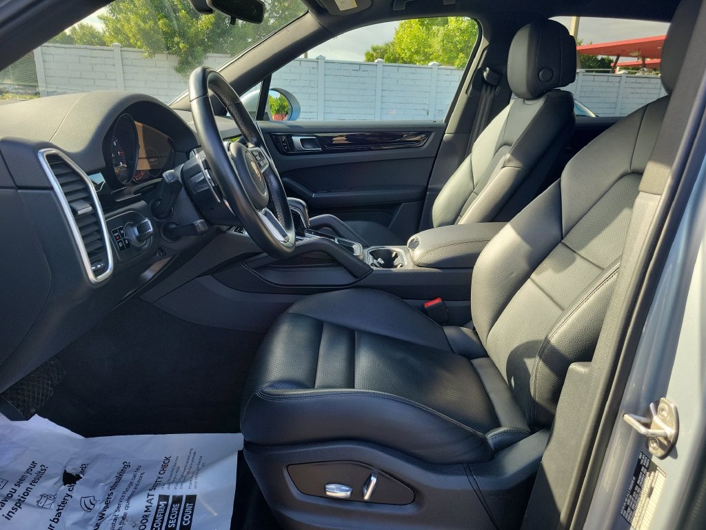 Used 2021 Porsche Cayenne AWD/4WD image 24