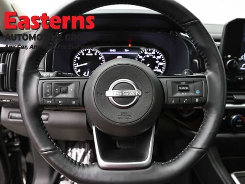 Used 2025 Nissan Pathfinder SL w/ SL Premium Package AWD/4WD image 10