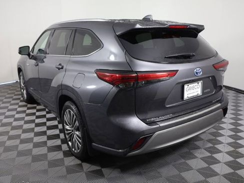 Used 2021 Toyota Highlander Platinum AWD/4WD image 6