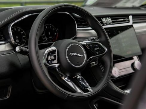 Used 2026 Jaguar F-PACE R-Dynamic S AWD/4WD image 19