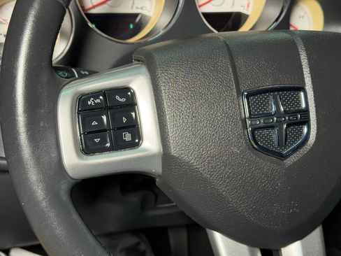 Used 2011 Dodge Challenger image 31