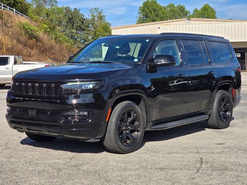 Used 2023 Jeep Wagoneer Series II image 2