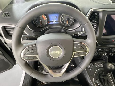 Used 2022 Jeep Cherokee Latitude Lux w/ Mopar Interior Package AWD/4WD image 11