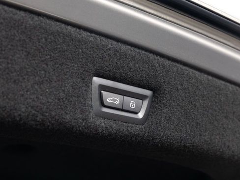 Used 2024 BMW 760i xDrive w/ Premium Package 2 image 9