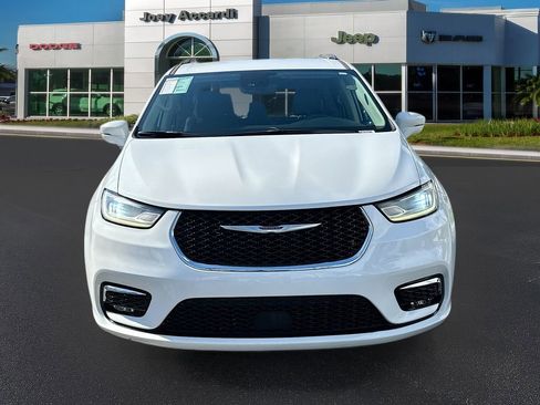 Used 2021 Chrysler Pacifica Touring-L image 2