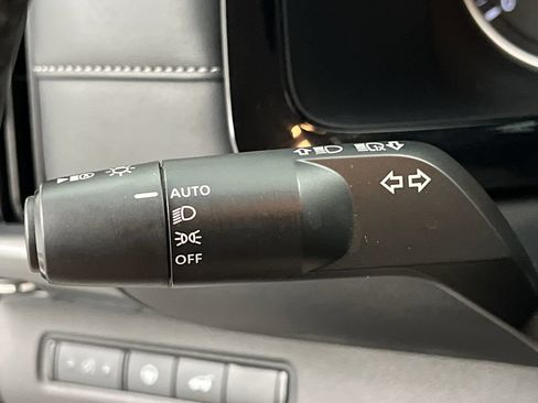 Used 2025 Nissan Pathfinder SL FWD image 53