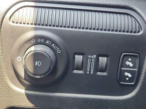 Used 2022 Jeep Wagoneer Series III w/ Premium Group I RWD image 18
